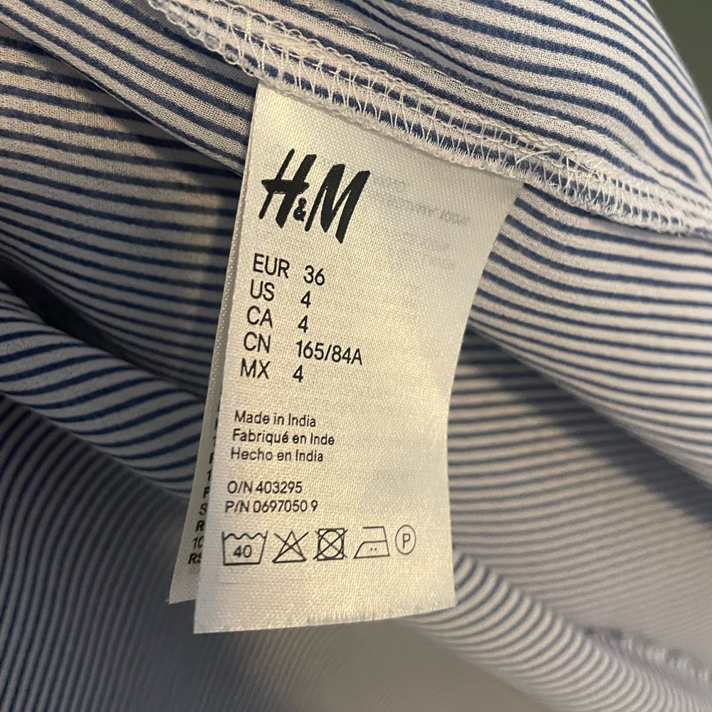 H&M Women’s Navy Blue White Striped Button Down Lightweight Sleeveless Top 4 - Picture 6 of 7